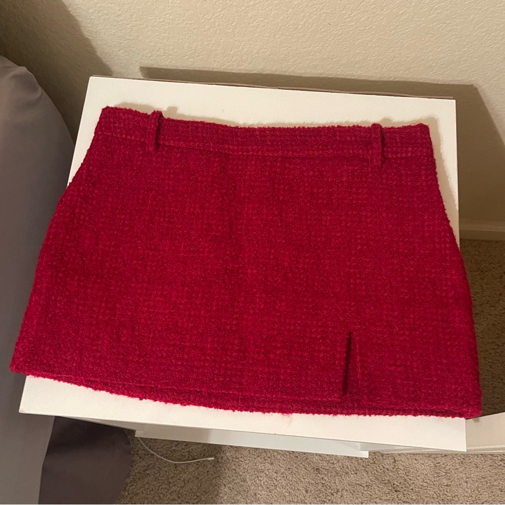 Short red skirt from Zara